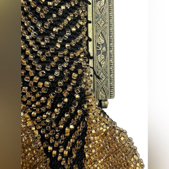 Black and Gold Beaded Clamshell with wrist handle Purse Rare - Picture 7 of 12